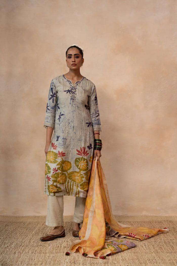 Kamalini – Grey Hand Batik Tussar Silk Kurta Set with Dupatta